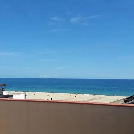 Blaumasnou One Step To The Beach! Apartment